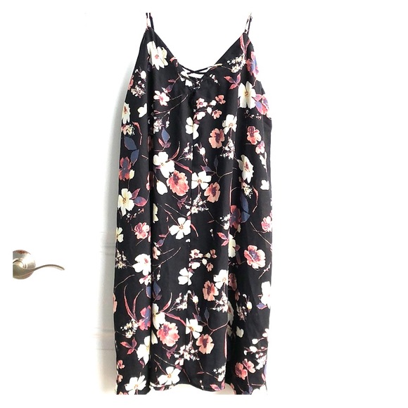 Mimi Chica Dresses & Skirts - Floral dress size large